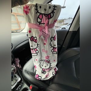 Hello kitty daisy blanket